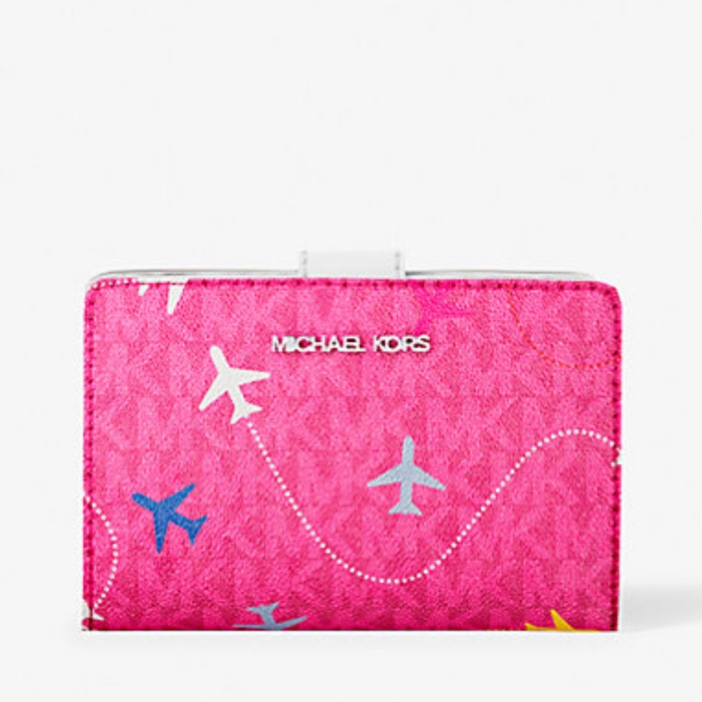 Jet Set Travel Medium Printed Signature
Logo Bi-Fold Wallet
